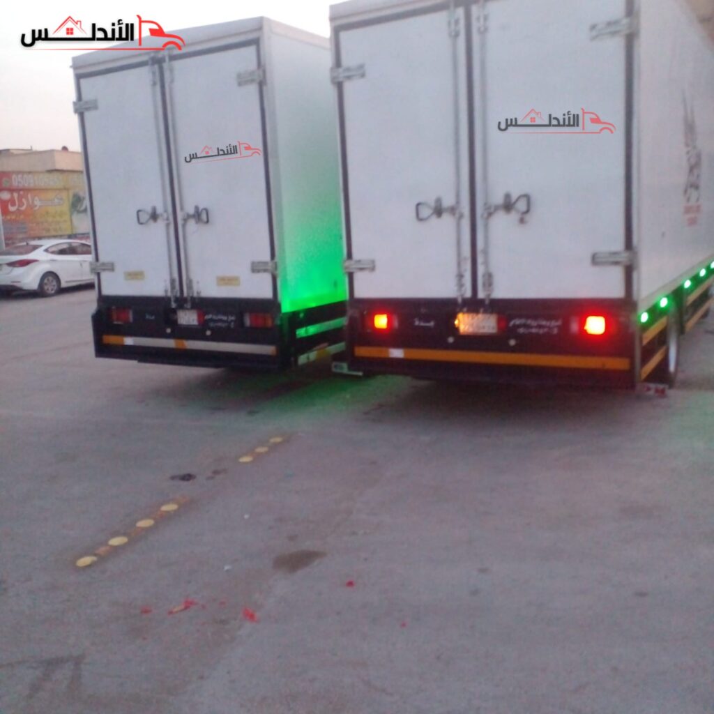 سيارة نقل اثاث بالرياض